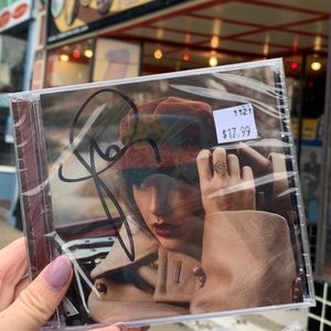Taylor Swift Signed Red TV Cd